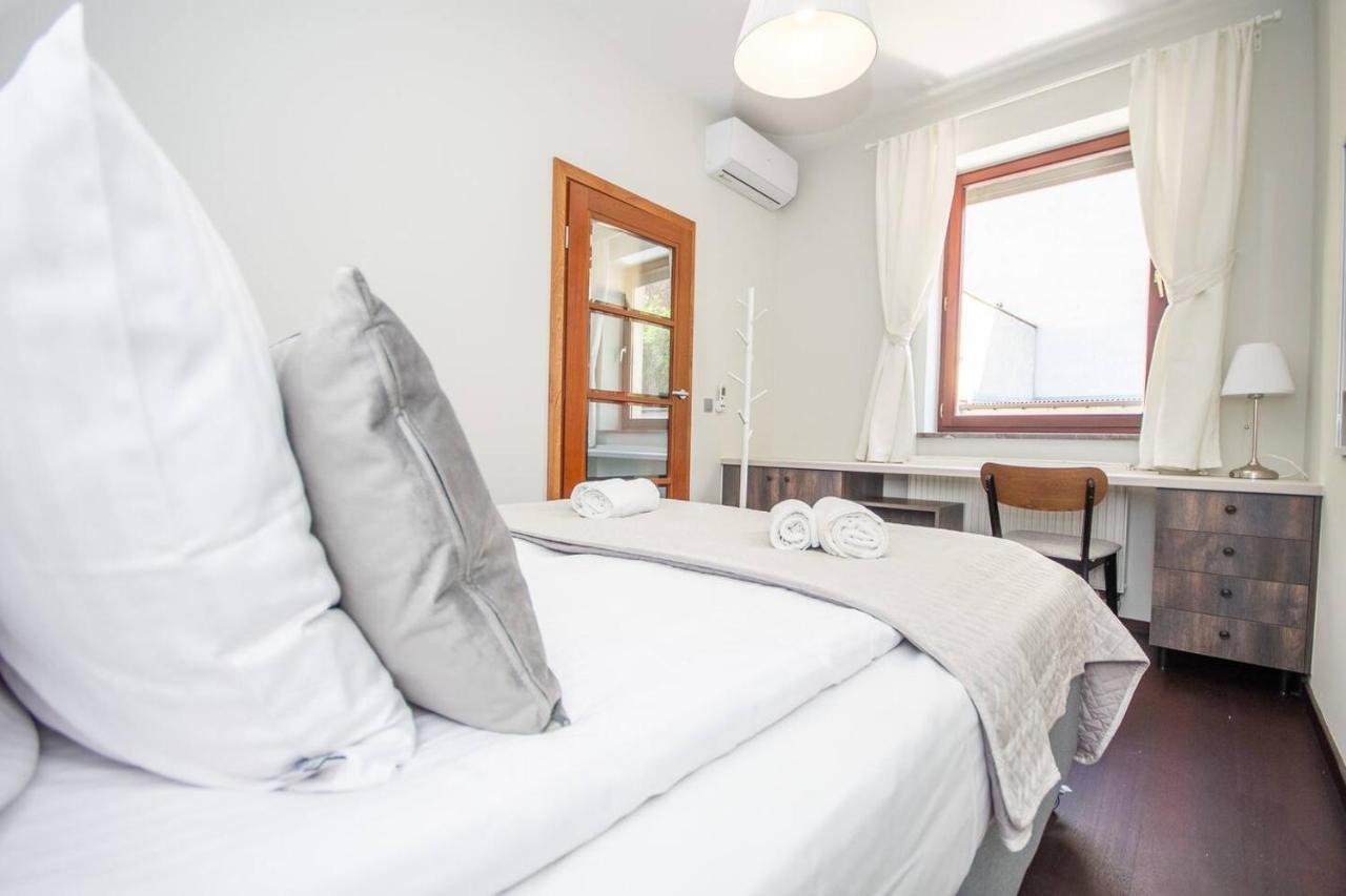 Inpoint 2-Bedrooms Apartment With Private Garden And Free Parking Krakow Ngoại thất bức ảnh
