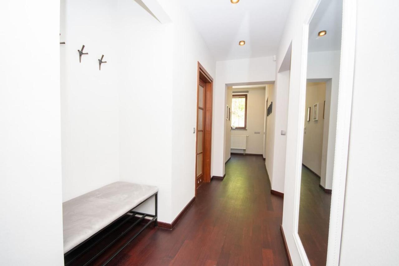Inpoint 2-Bedrooms Apartment With Private Garden And Free Parking Krakow Ngoại thất bức ảnh
