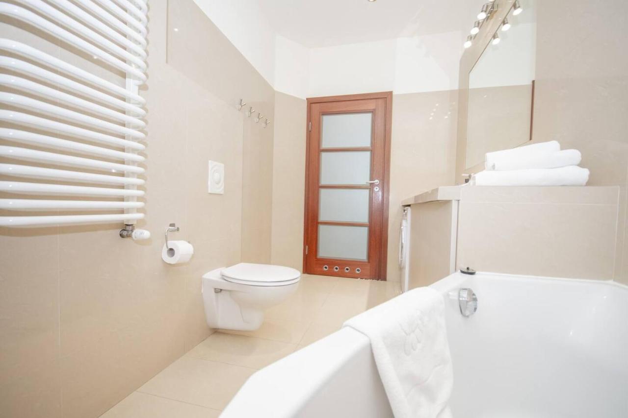 Inpoint 2-Bedrooms Apartment With Private Garden And Free Parking Krakow Ngoại thất bức ảnh