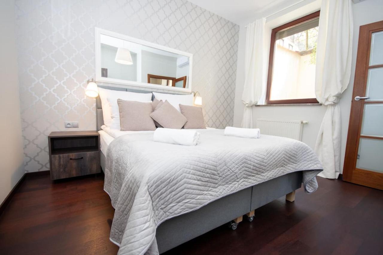 Inpoint 2-Bedrooms Apartment With Private Garden And Free Parking Krakow Ngoại thất bức ảnh