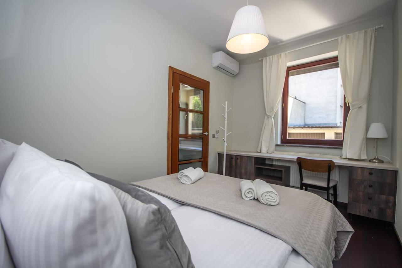 Inpoint 2-Bedrooms Apartment With Private Garden And Free Parking Krakow Ngoại thất bức ảnh