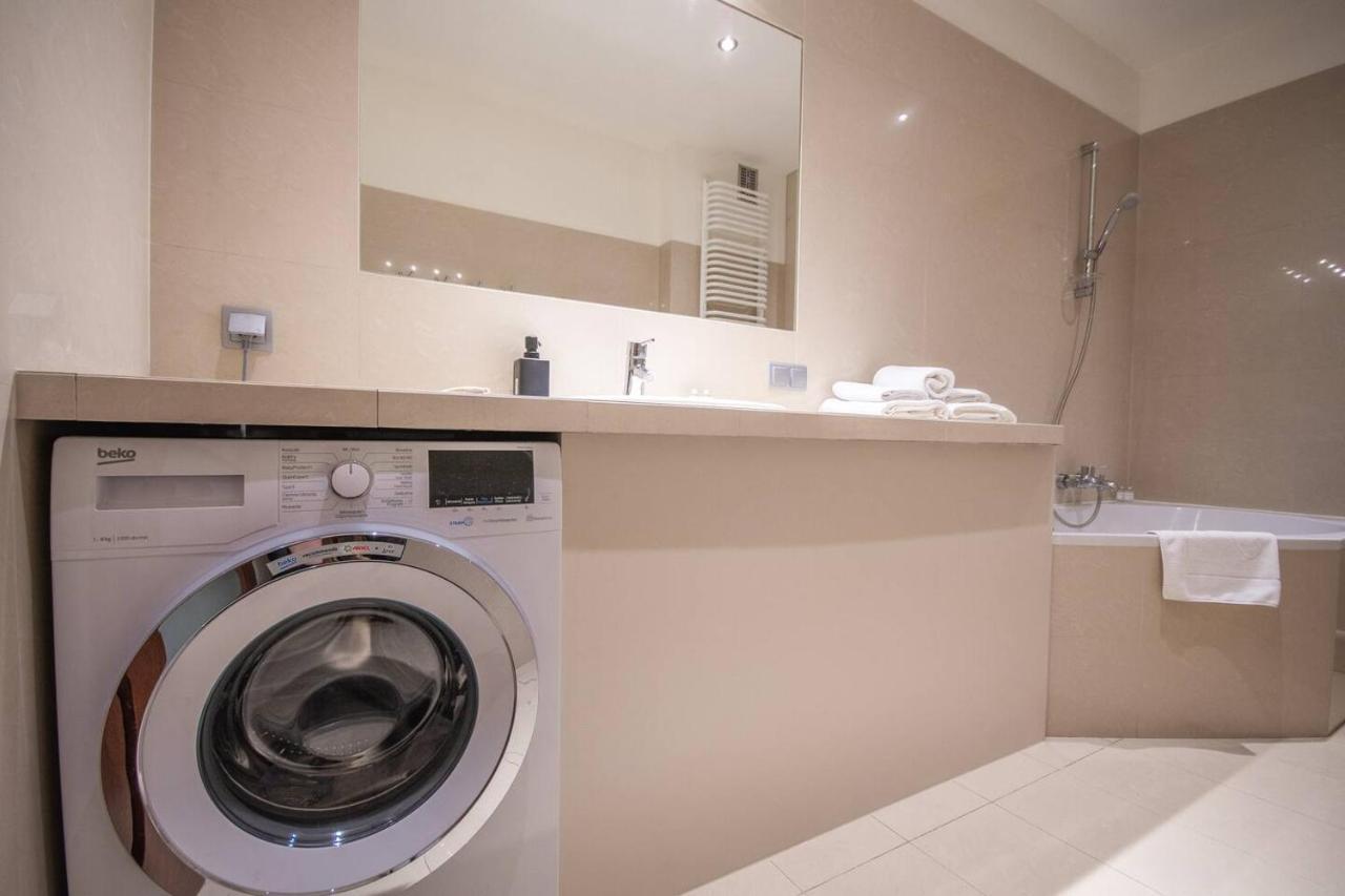 Inpoint 2-Bedrooms Apartment With Private Garden And Free Parking Krakow Ngoại thất bức ảnh